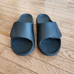 OOFOS Slides Mens 13/Womens 15